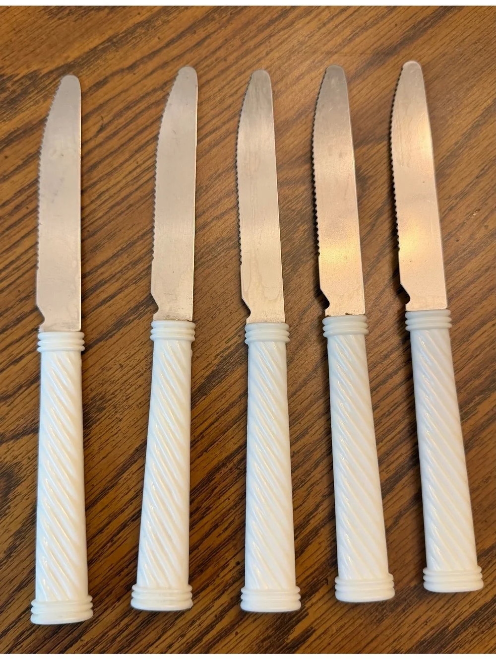 Vintage White Spiral Handle Flatware 5 Knives 2 Spoons Stainless made in China